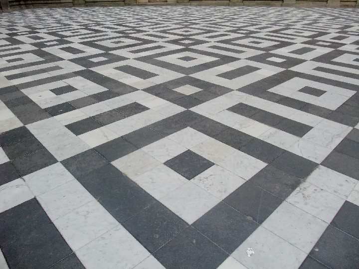 105_2009_Versailles_tile_paving_300dpi_12x16_DSCF9586