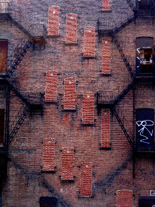 WallWithFireEscapes_2005-06-xx_0020