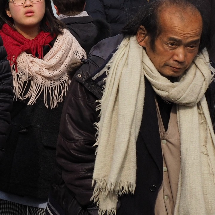 ManWithWhiteScarfTokyo_Oly_20180210_P2106083